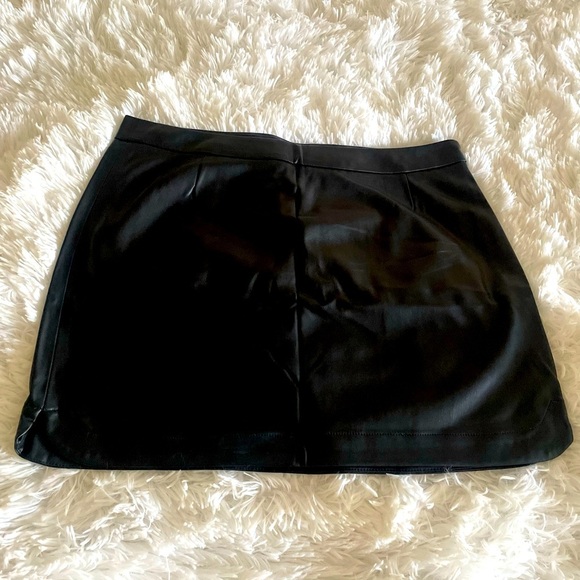 Gap faux leather skirt size 4 - Picture 5 of 6